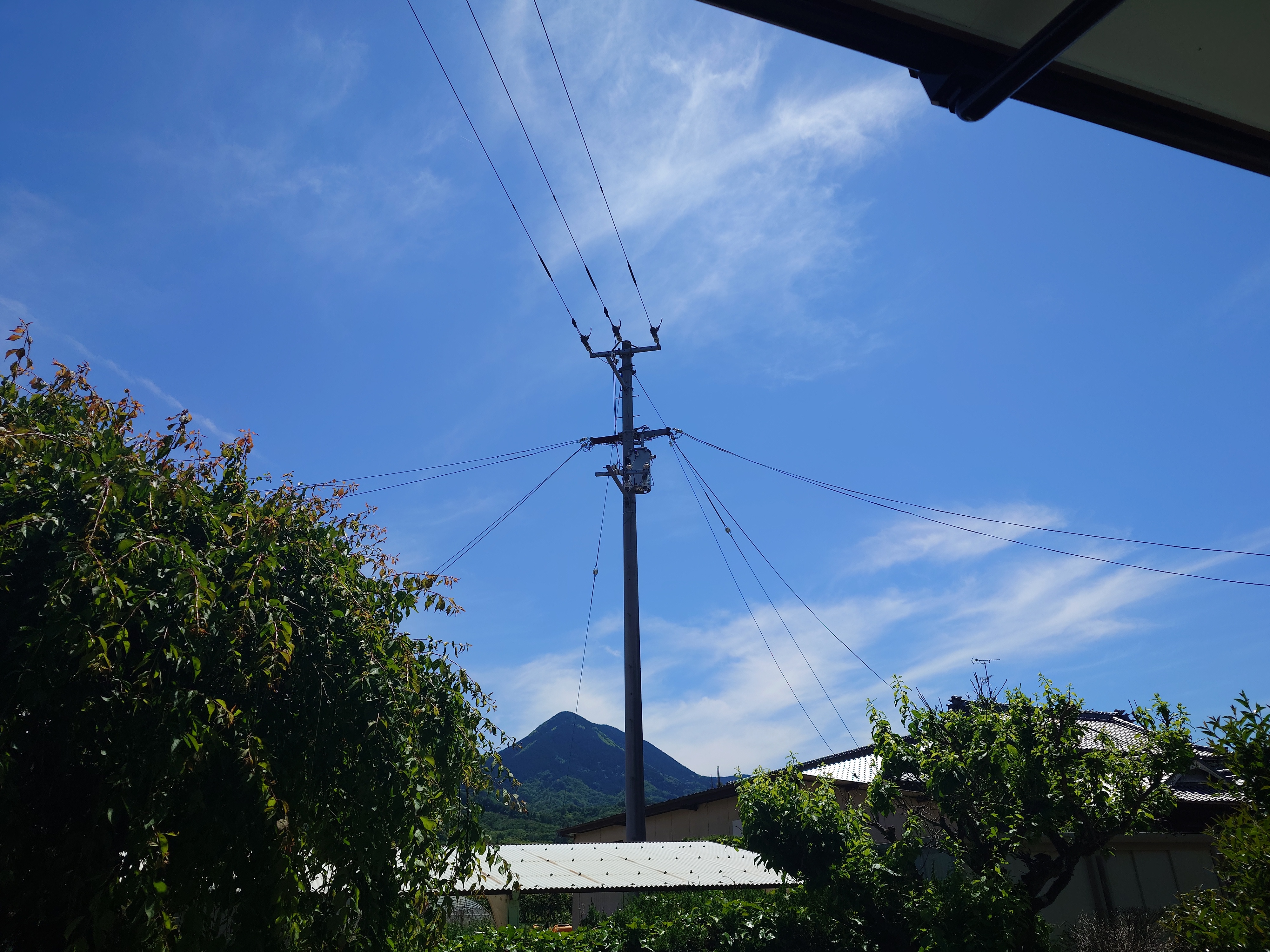 midday sky